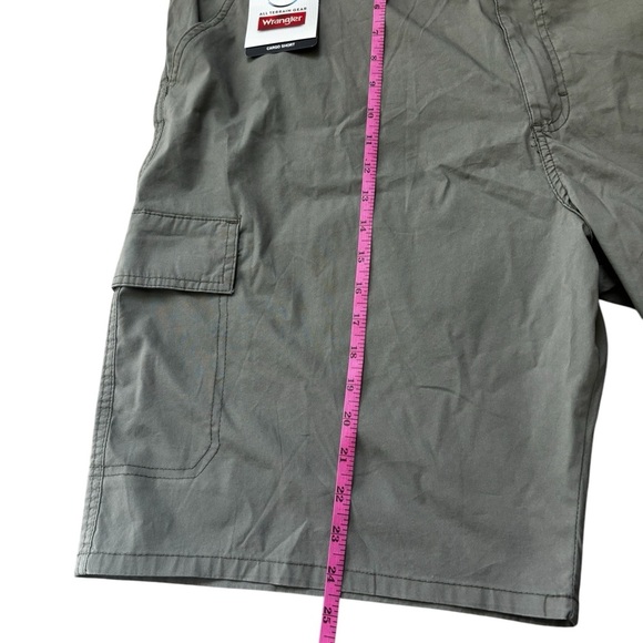 MEN'S Wrangler AUTHENTICS Stretch Olive Cargo Short - Picture 7 of 10